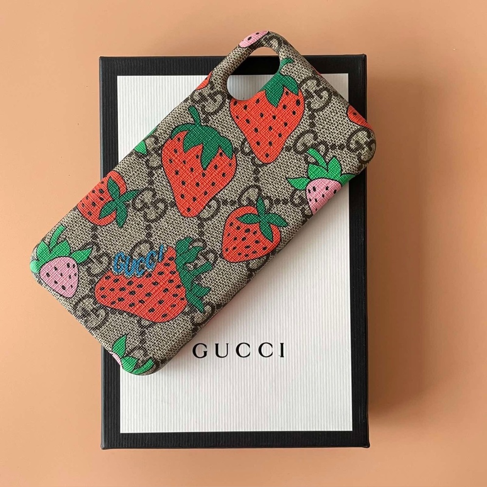 GUCCI || GG Limited Edition Strawberry Supreme iPhone X/XS Case ⭐️NIB⭐️ - Picture 2 of 8